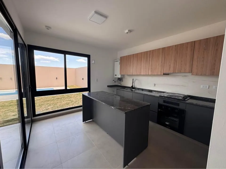 SE VENDE DUPLEX PREMIUM - MUY AMPLIO - 3 DORM 3 BAÑOS DCP