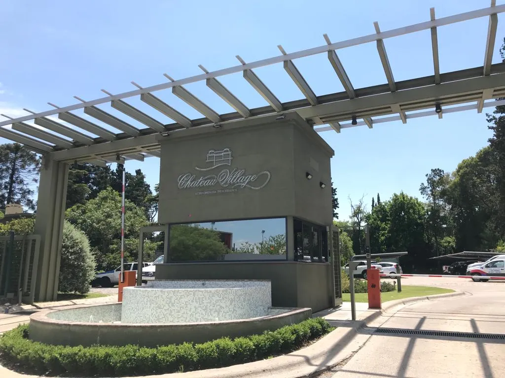 DEPARTAMENTO EN VENTA EN CONDOMINIO CHATEAU VILLAGE DE DOS DORMITORIOS