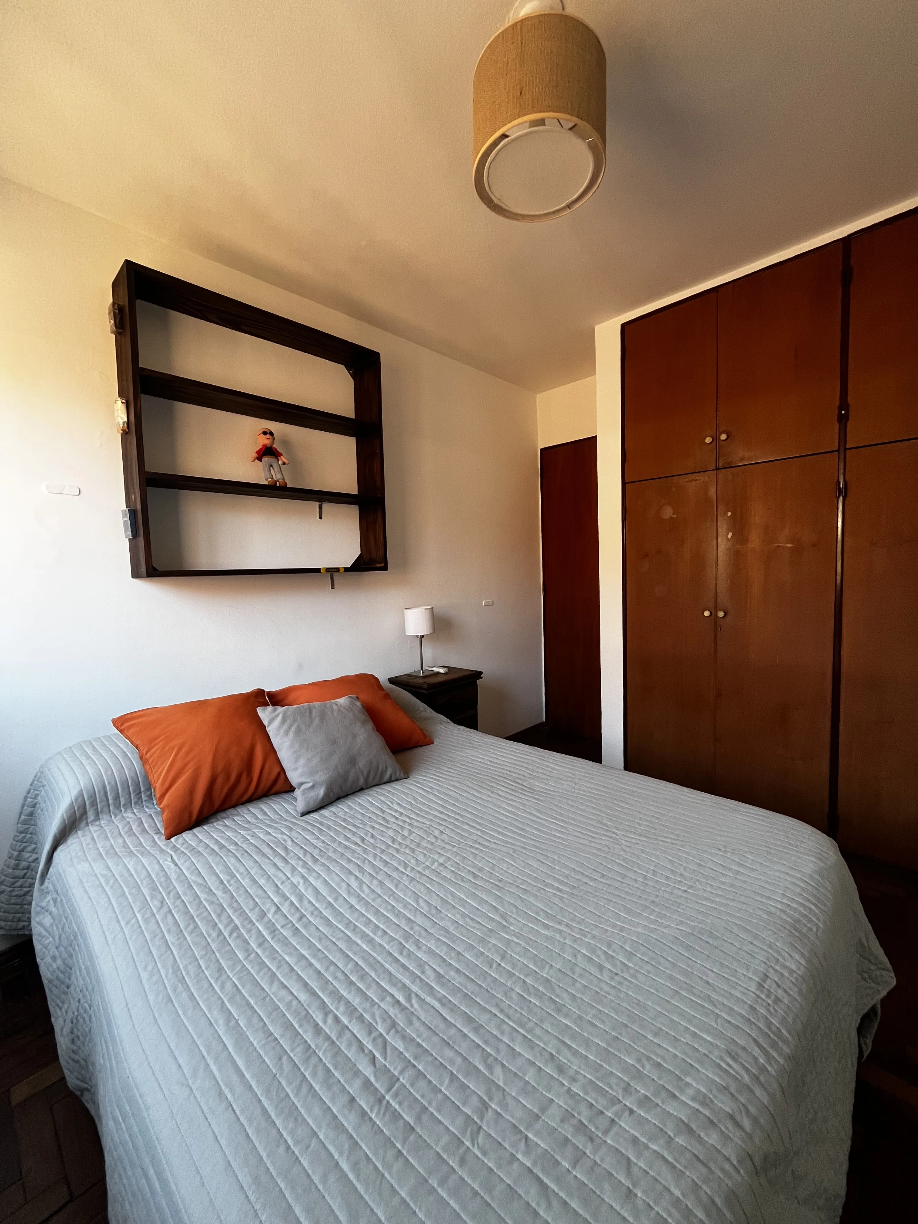 Alquilo departamento 1 habitación amoblado a 100 mtrs de patio Olmos. Excelent