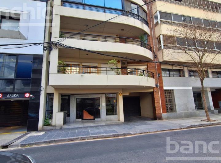 Departamento · 180m² · 8 Ambientes · 1 Cochera
