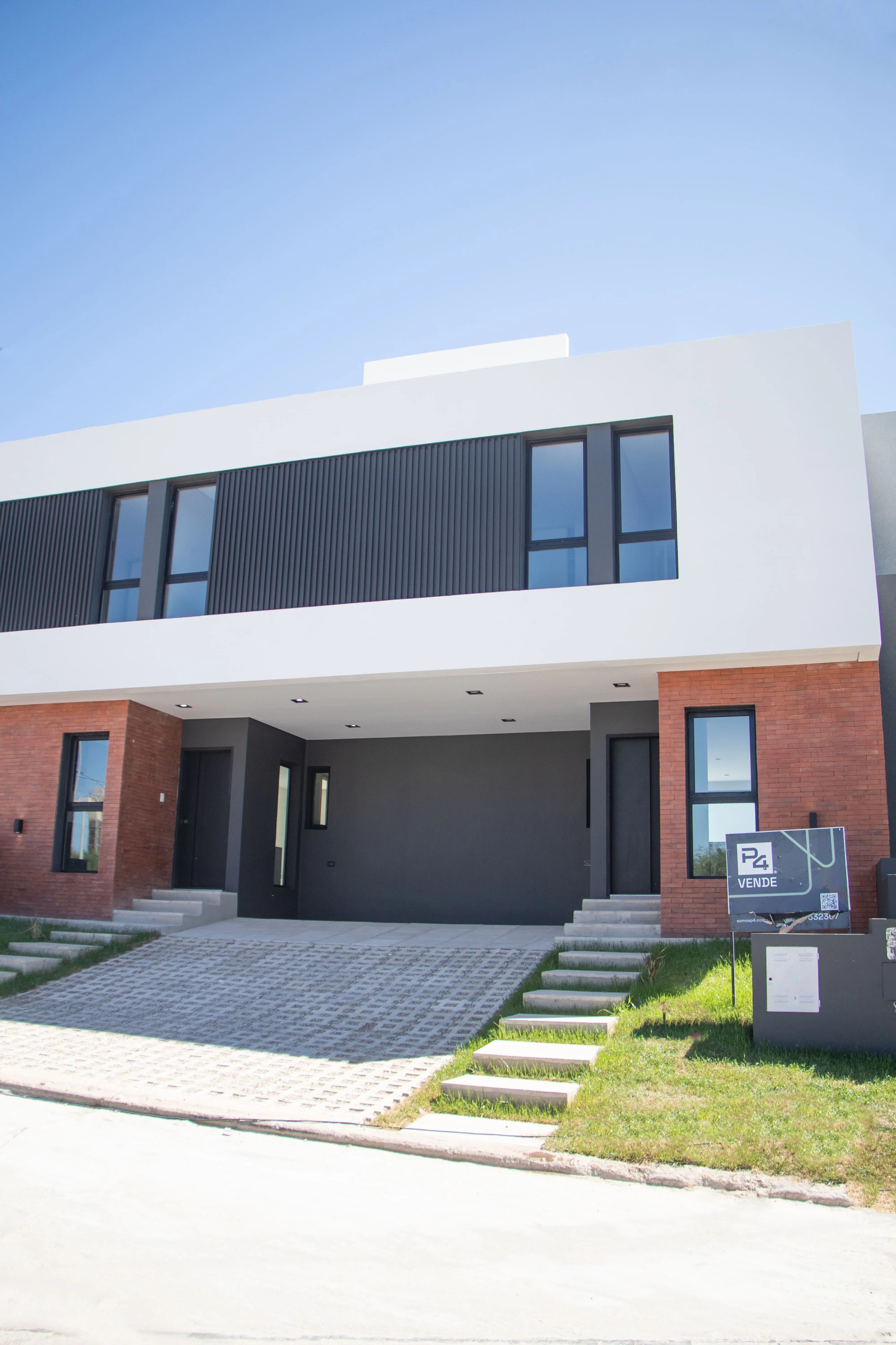 SE VENDE ULTIMA UNIDAD DUPLEX DE 3 DORMITORIO BARRIO MIRADORES 2.