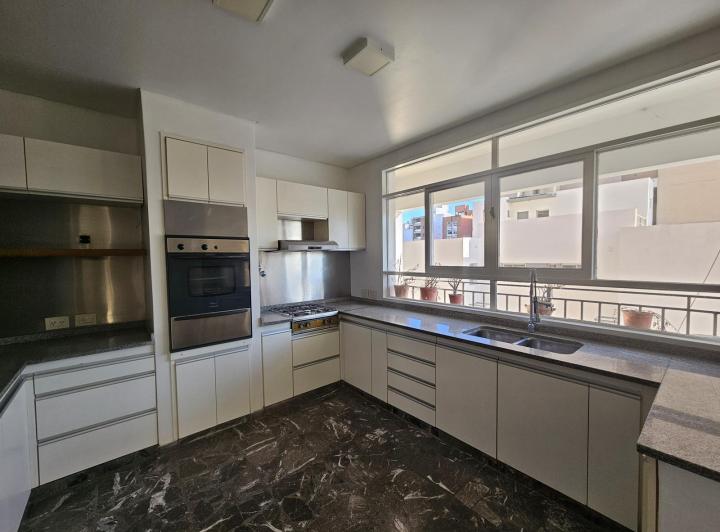 Departamento · 210m² · 5 Ambientes · 1 Cochera