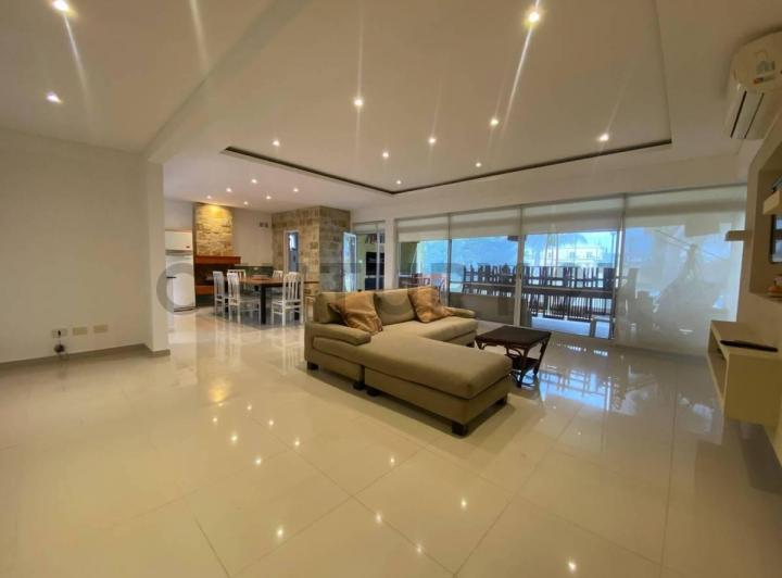 Casa · 131m² · 4 Ambientes · 4 Cocheras