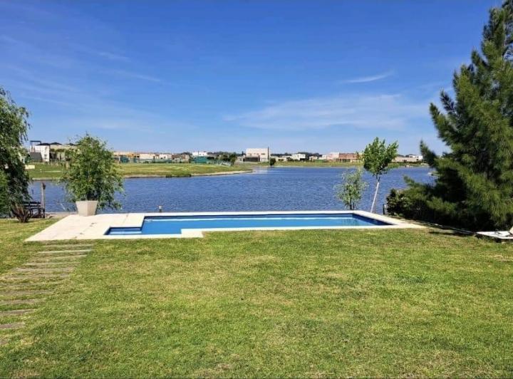 Casa · 180m² · 5 Ambientes · 2 Cocheras