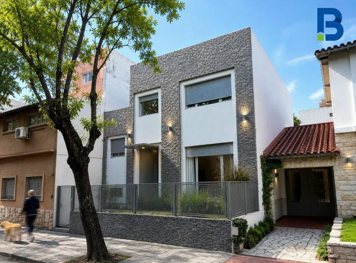 Casa · 360m² · 6 Ambientes · 3 Cocheras