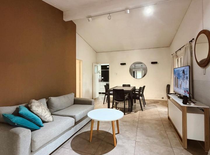 Casa · 180m² · 5 Ambientes · 1 Cochera
