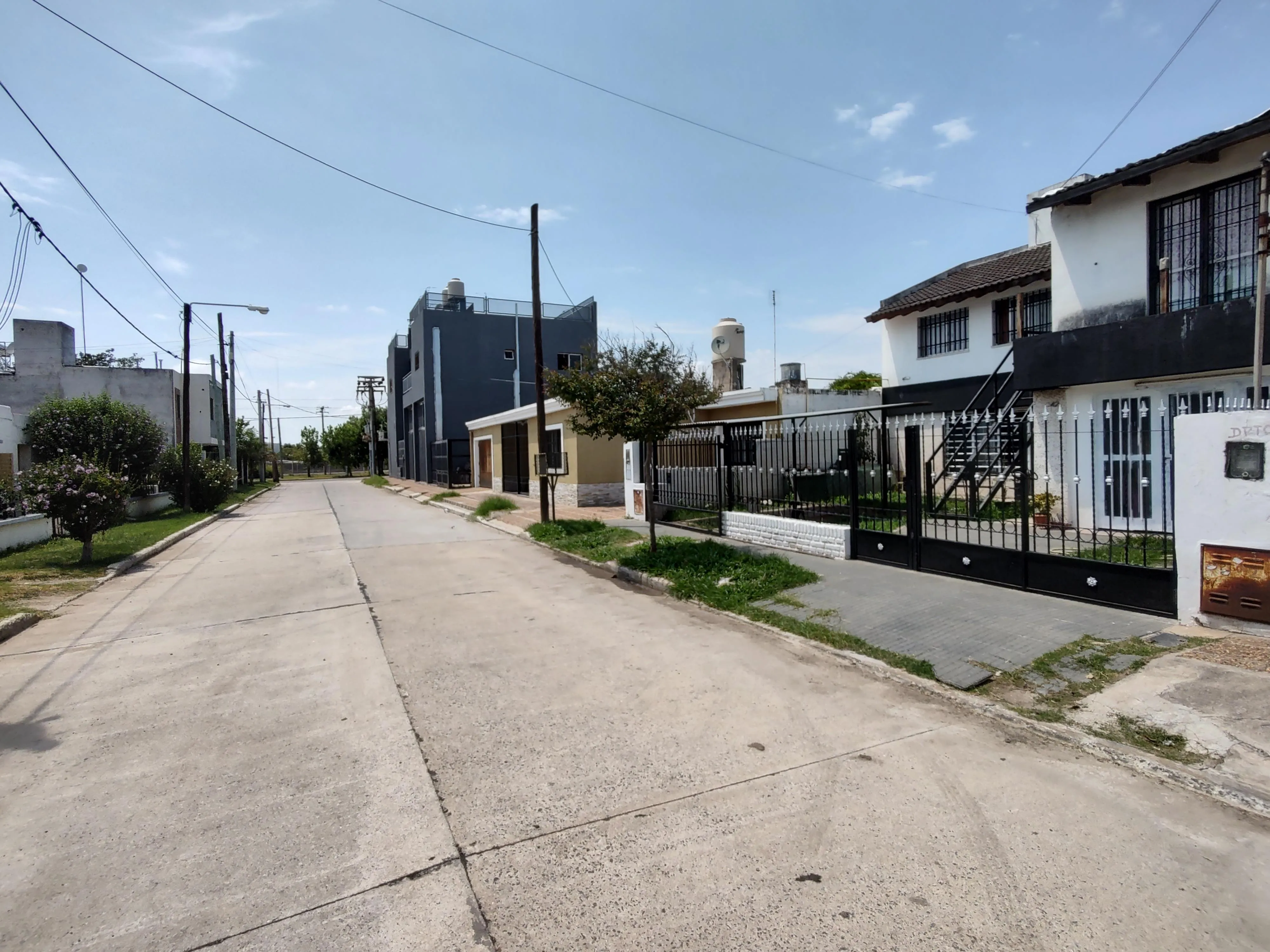 VENTA CASA 3 DOR  2 DEPTOS (1 Y 2 DORM) 2 LOTES (200 Y 400m2)- A METROS DE ÓHIGG...