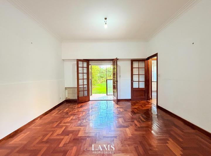 Casa · 247m² · 5 Ambientes · 1 Cochera