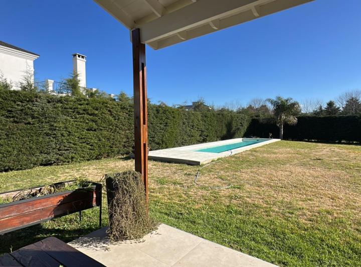 Casa · 174m² · 5 Ambientes · 4 Cocheras