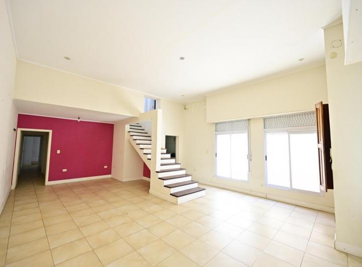 Casa · 207m² · 6 Ambientes · 2 Cocheras