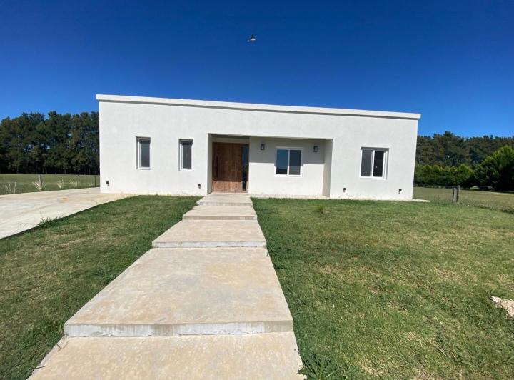 Casa · 240m² · 4 Ambientes · 1 Cochera