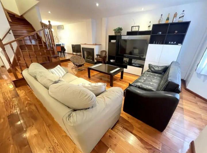 Casa · 250m² · 7 Ambientes · 1 Cochera