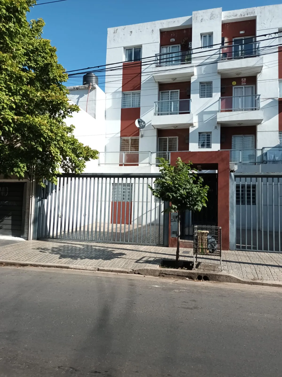 OPORTUNIDAD ¡!! SE VENDE!!  HERMOSO departamento  en calle Cochabamba 1864, piso