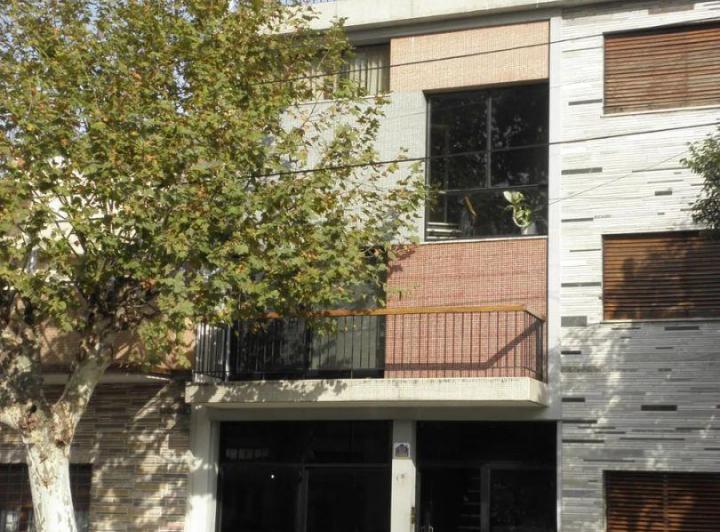 Casa · 323m² · 8 Ambientes · 4 Cocheras