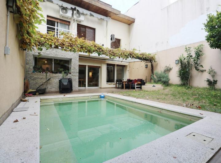 Casa · 265m² · 5 Ambientes · 2 Cocheras