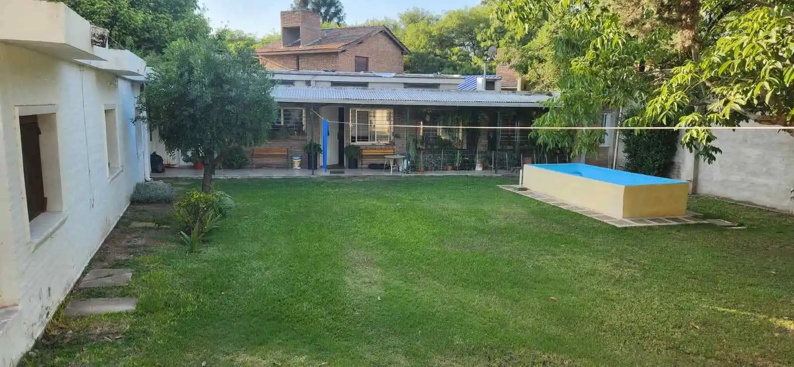 SE VENDE CASA CON DEPARTAMENTO EN ARGUELLO