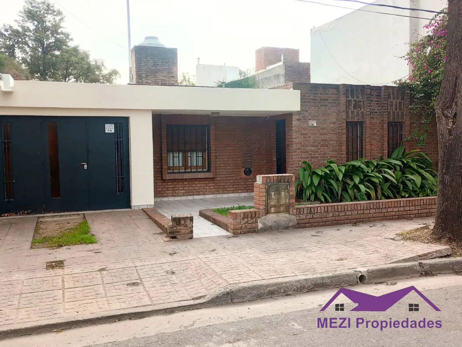 HERMOSA CASA 3 DORM. - BARRIO IPONA
