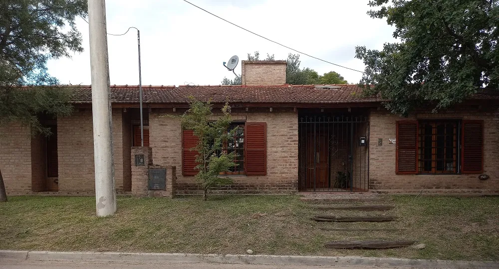 Arguello Casa 3 Dorm. Patio, Pileta, Quincho