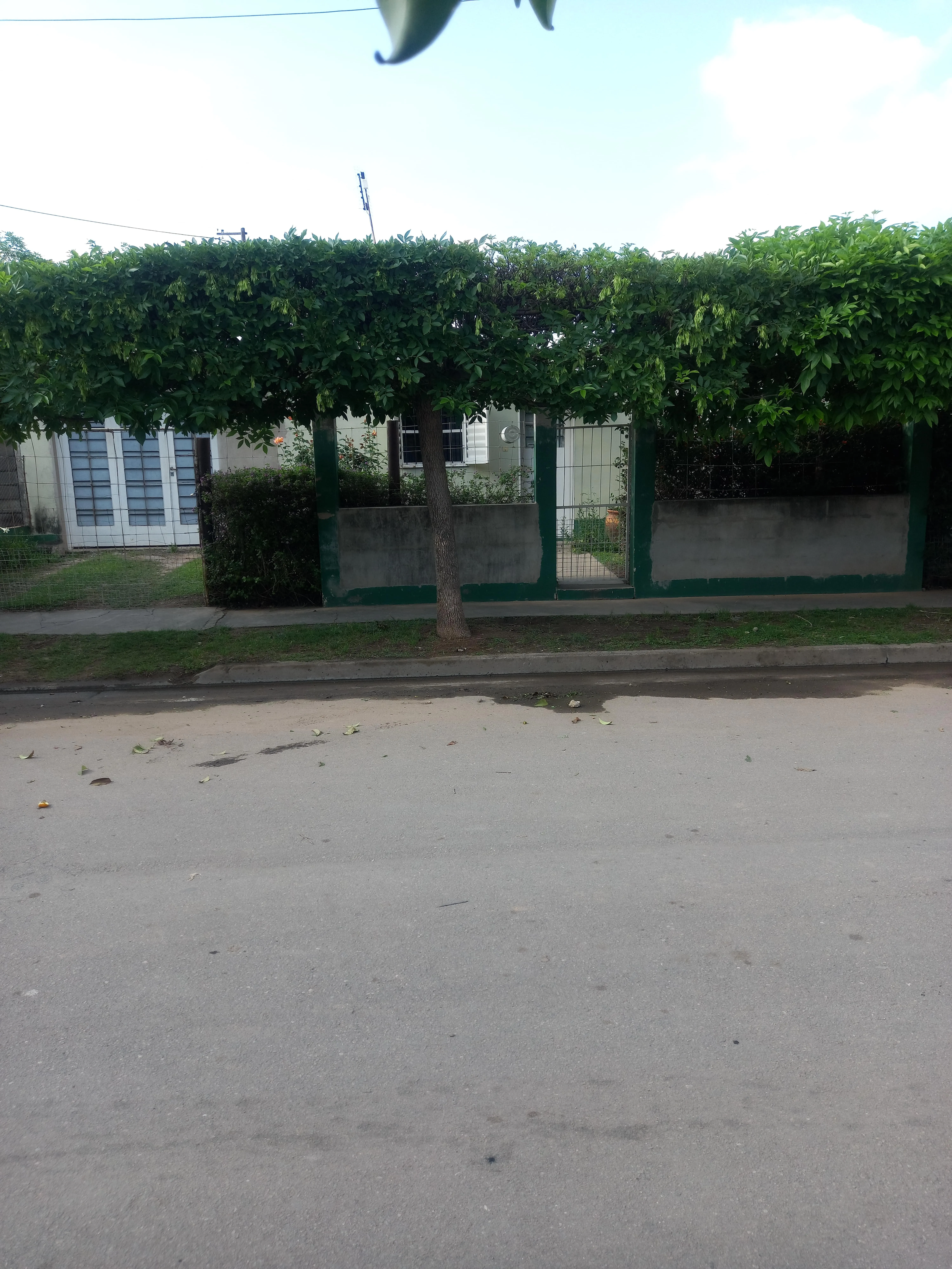 CASA 2 DORMITORIOS – GARAGE - PATIO Bº CIUDAD JUAN PABLO II