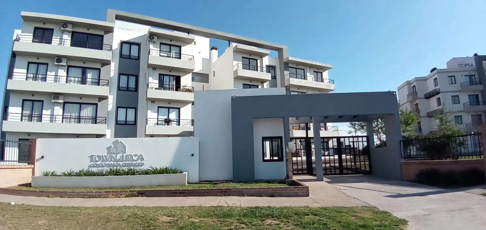 VENTA DEPARTAMENTO CON COCHERA EN VALLE CERCANO 1 DORMITORIO Sum y pileta. Town de Urca.