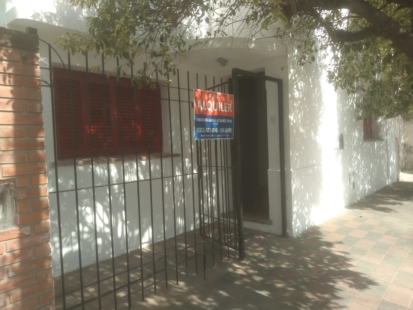 V. Adela - Casa 2 dor con amplio patio, frutales - Sobre calle Aviador Mira 2145