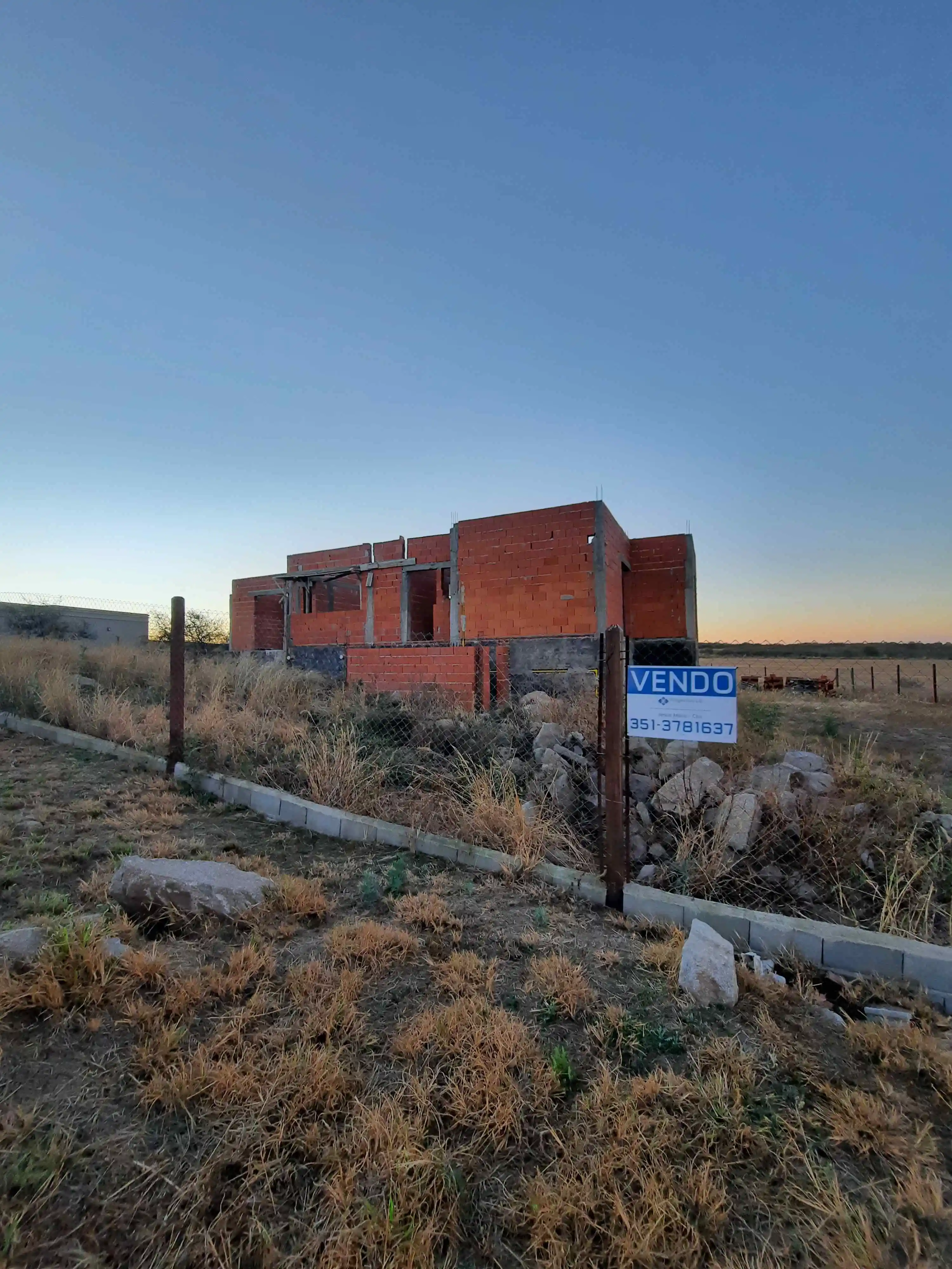 VENTA-LOTE MAS CASA EN CONSTRUCCIÓN-SINSACATE