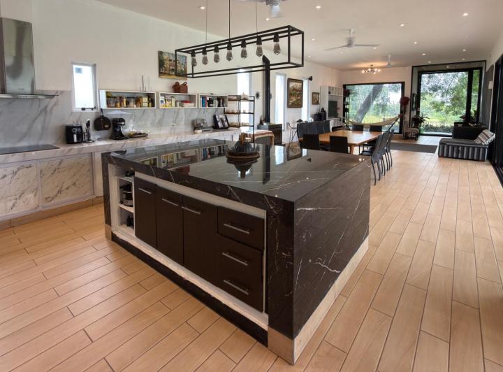 Casa · 2000m² · 6 Ambientes · 1 Cochera