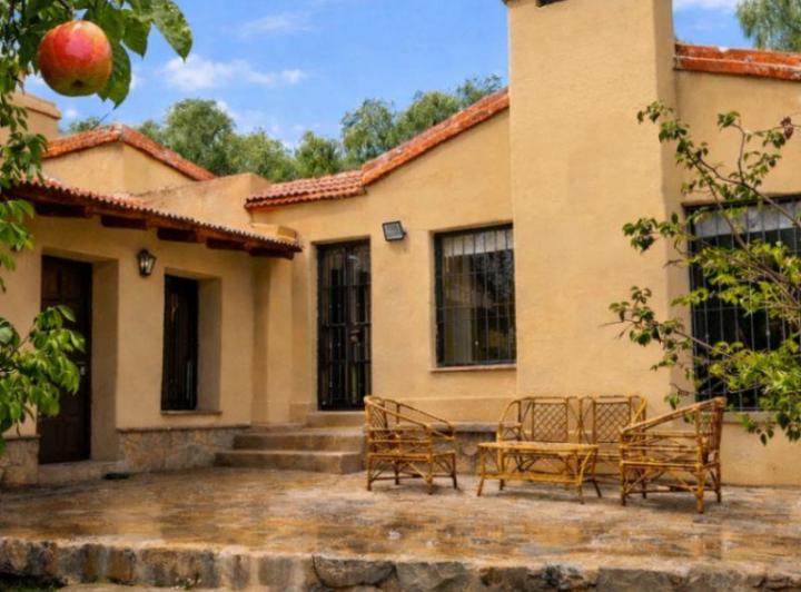 Casa · 300m² · 6 Ambientes · 1 Cochera