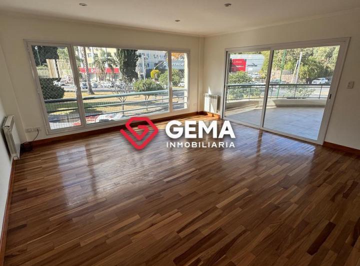 Departamento · 156m² · 6 Ambientes · 1 Cochera