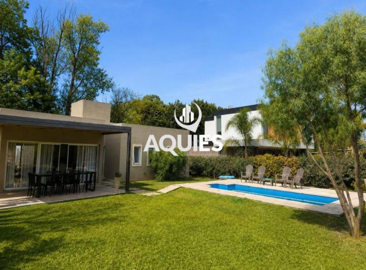 Casa · 180m² · 4 Ambientes · 2 Cocheras