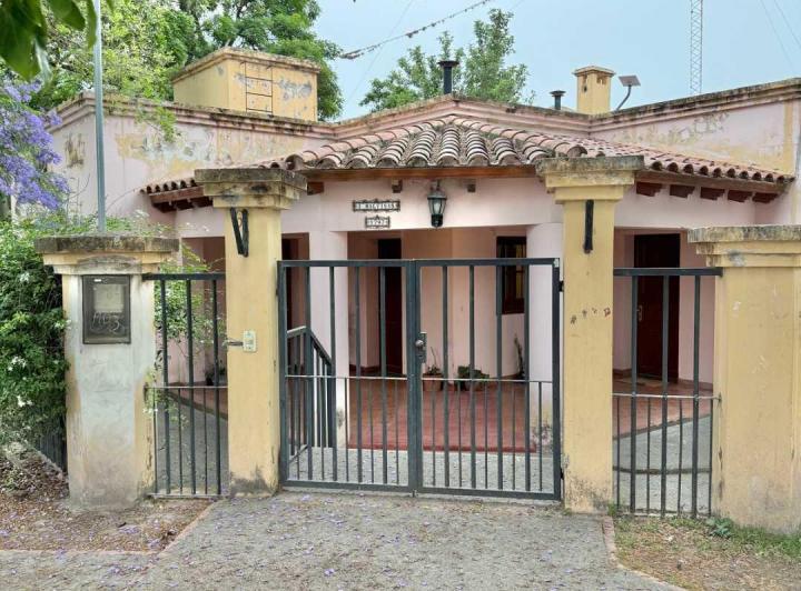 Casa · 270m² · 4 Dormitorios · 2 Cocheras
