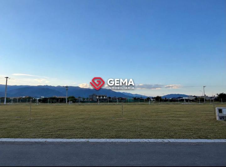 Terreno · 902m²