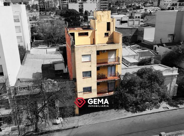 Casa · 823m² · 11 Ambientes · 2 Cocheras