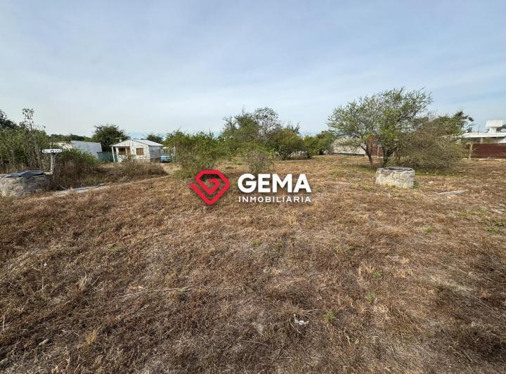 Terreno · 688m²