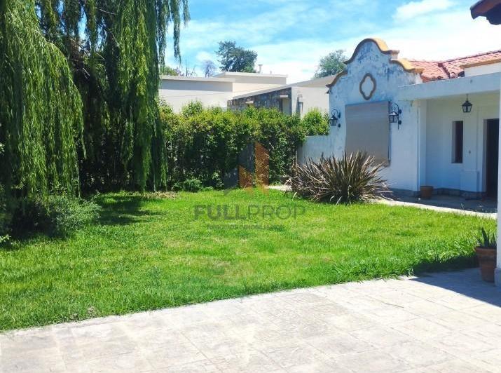 Casa · 338m² · 10 Ambientes · 2 Cocheras