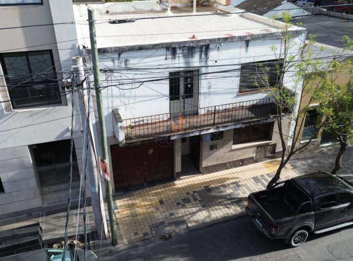 Casa · 385m² · 8 Ambientes · 1 Cochera