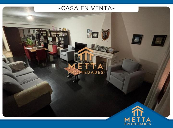 Casa · 300m² · 8 Ambientes · 1 Cochera