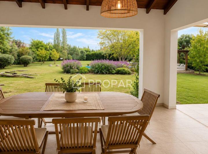 Casa · 2300m² · 6 Ambientes · 2 Cocheras