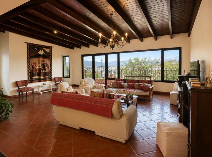 Casa · 368m² · 10 Ambientes · 3 Cocheras