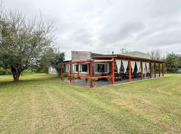 Casa · 330m² · 10 Ambientes · 3 Cocheras