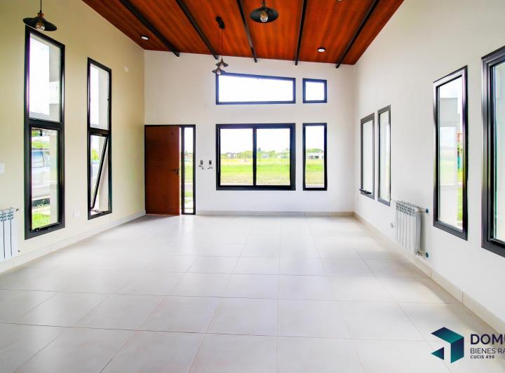 Casa · 180m² · 3 Dormitorios · 2 Cocheras