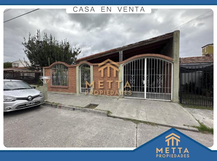 Casa · 220m² · 7 Ambientes · 2 Cocheras