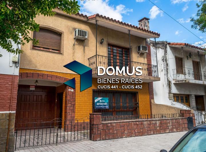 Casa · 350m² · 6 Dormitorios · 3 Cocheras