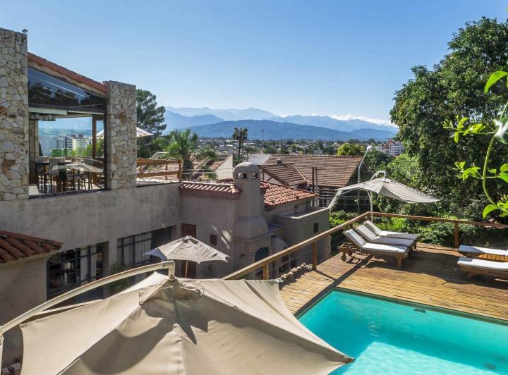 Hotel · 834m² · 10 Dormitorios