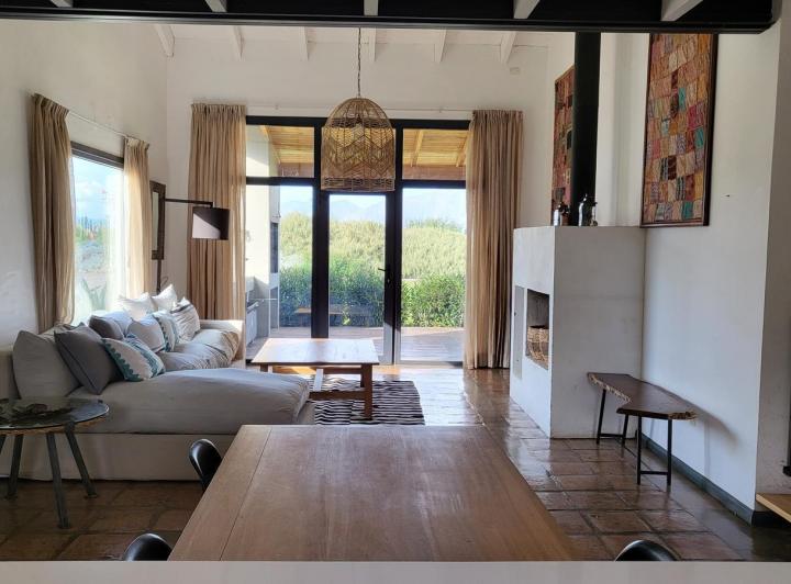 Casa · 240m² · 5 Ambientes · 2 Cocheras