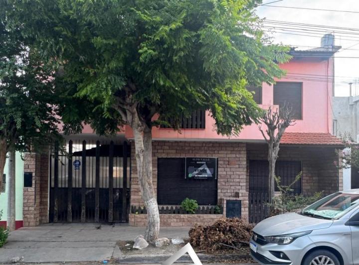 Casa · 310m² · 6 Ambientes · 1 Cochera
