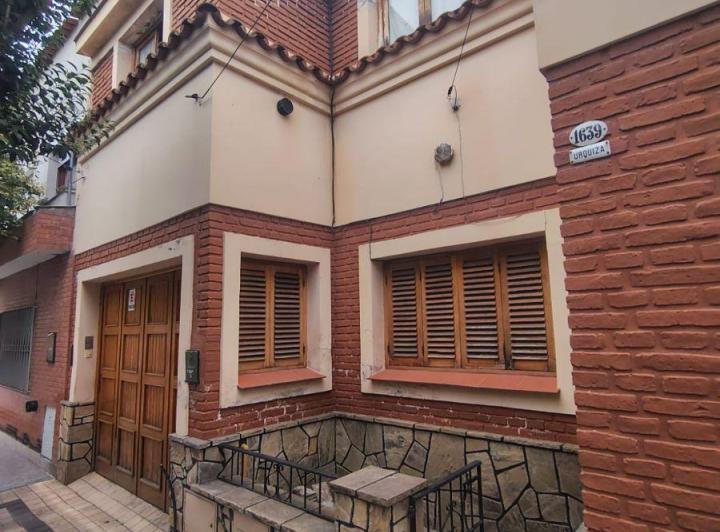 Casa · 256m² · 10 Ambientes · 1 Cochera