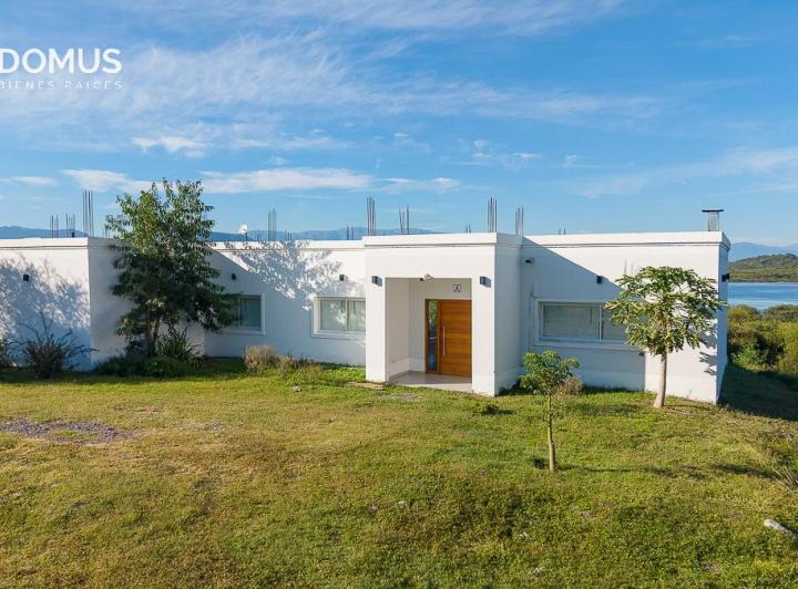 Casa · 240m² · 3 Dormitorios