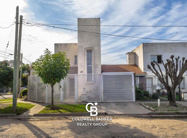 Casa · 155m² · 5 Ambientes · 2 Cocheras