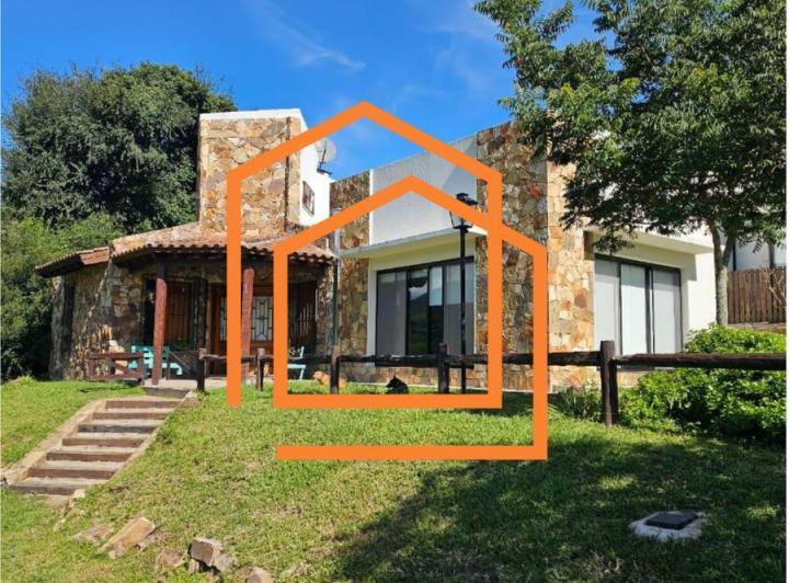 Casa · 195m² · 8 Ambientes · 2 Cocheras
